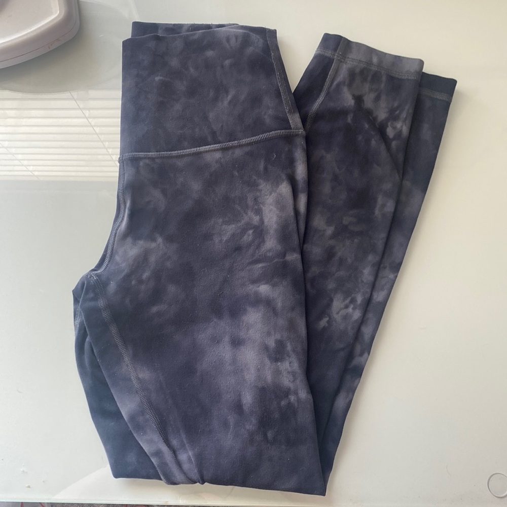 Lululemon diamond dye aligns